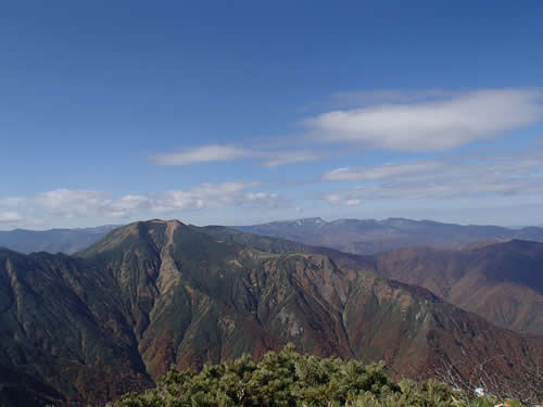 万太郎山頂