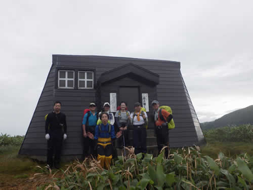 白崩避難小屋