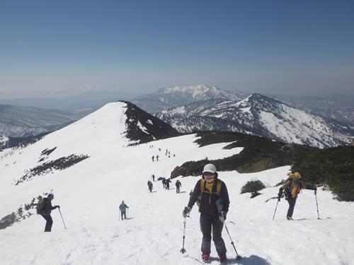 至仏山。