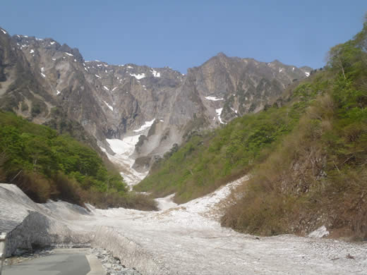 一ノ倉の岩壁